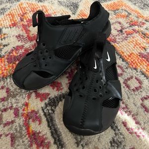 Nike toddler sandals 11c